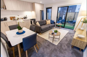 Modern Luxury Apartment -CBD